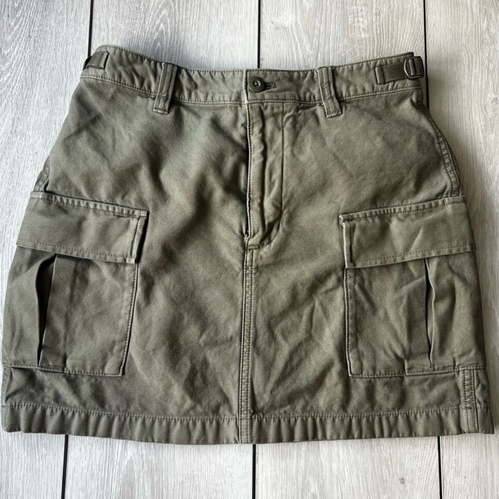 Aritzia TNA Olive Green Mini Skirt with Pockets
